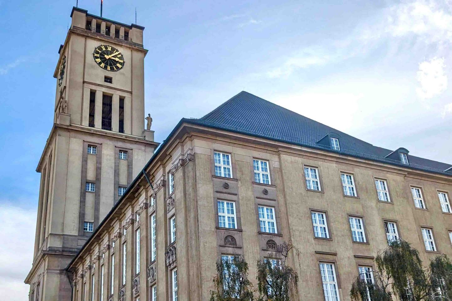 Zertifikatsprogramm für die öffentliche Verwaltung Rathaus Schönberg / Zertifkatsprogramm für die öffentliche Verwaltung