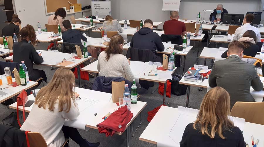 Studierende sitzen in der Vorlesung