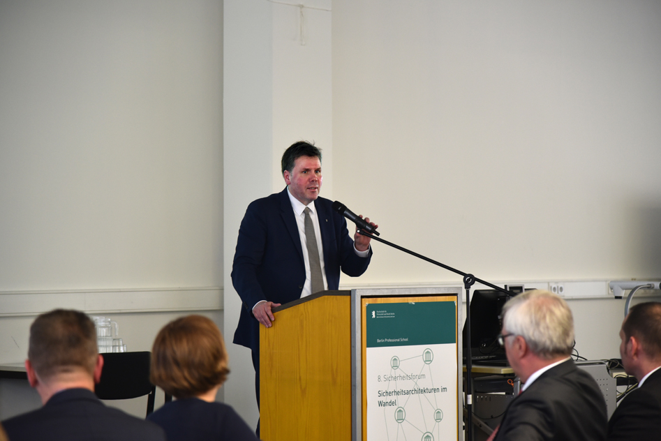 Staatsekretär Torsten Akmann auf dem 8. Sicherheitsforum Staatsekretär Torsten Akmann auf dem 8. Sicherheitsforum